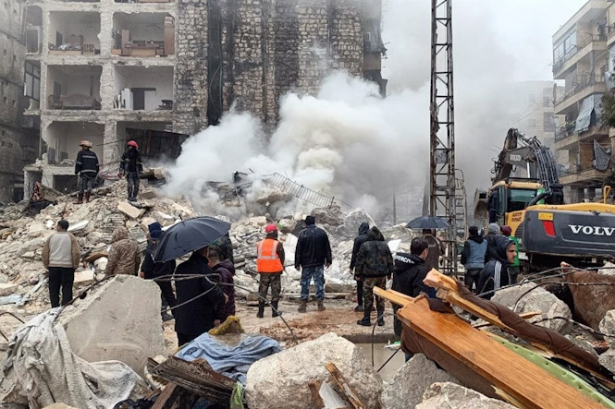 Daños materiales tras el derrumbe de un edificio en la ciudad siria de Alepo a causa del terremoto de magnitud 7,4 en el sur de Turquía (SANA/DPA)