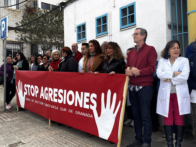 Concentración contra las agresiones a profesionales del Área de Gestión Sanitaria Sur de Granada (ÁREA DE GESTIÓN SANITARIA SUR)