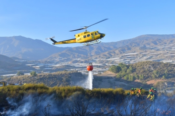 Helicóptero del Infoca en una imagen de archivo en Gualchos (INFOCA)