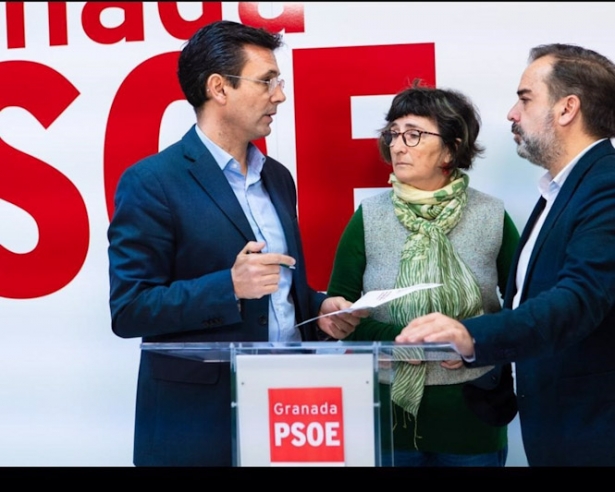 Francisco Cuenca, en imagen de archivo con María Arnedo y Jacobo Calvo (PSOE)
