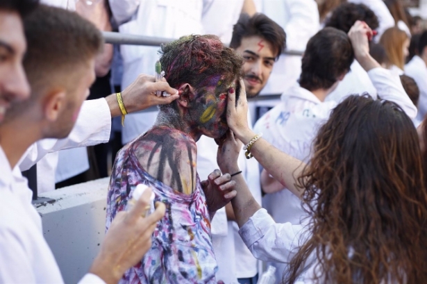  Unos 800 estudiantes de la Universidad de Granada celebran la fiesta del patrón de Medicina, San Lucas, en 2019 (ÁLEX CÁMARA / EUROPA PRESS)