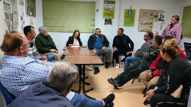 La candidata de Ciudadanos (CS) a la Alcaldía de Granada, Concha Insúa, se reúne con la plataforma de mercadillo Zaidín. (CS) La candidata de Ciudadanos (CS) a la Alcaldía de Granada, Concha Insúa, se reúne con la plataforma de mercadillo Zaidín. (CS)
