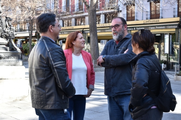 Miembros de IU en Plaza Bibrrambla (IU)
