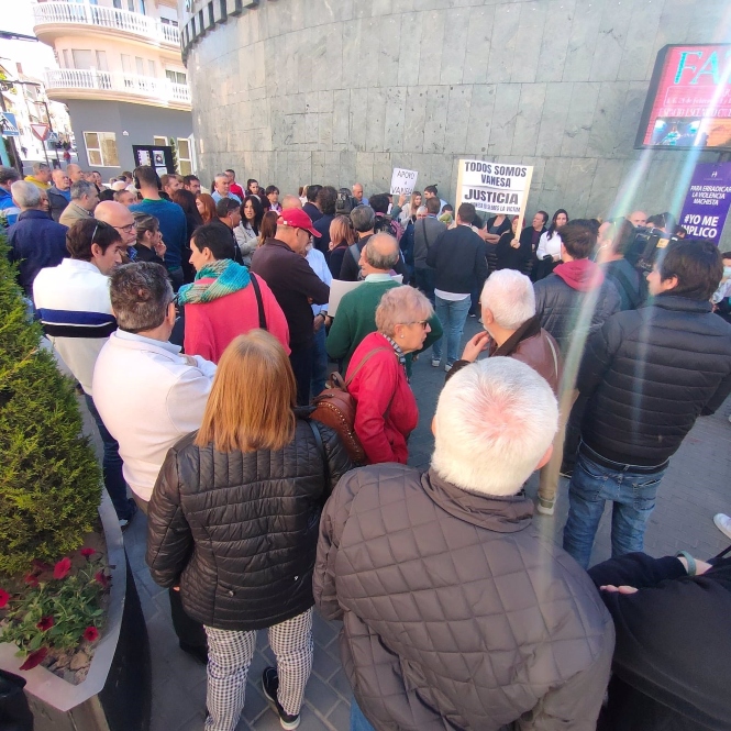 Concentración en apoyo a la edil socialista que sufrió un secuestro exprés en Maracena (EUROPA PRESS) Concentración en apoyo a la edil socialista que sufrió un secuestro exprés en Maracena (EUROPA PRESS)