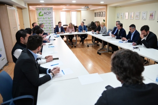 Imagen de la reunión con ACP Granada (JUNTA)