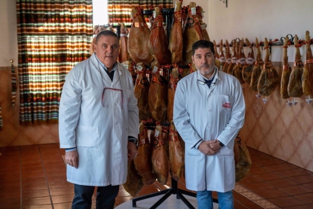 Responsables de la empresa Jamones Granadinos (EXTENDA)