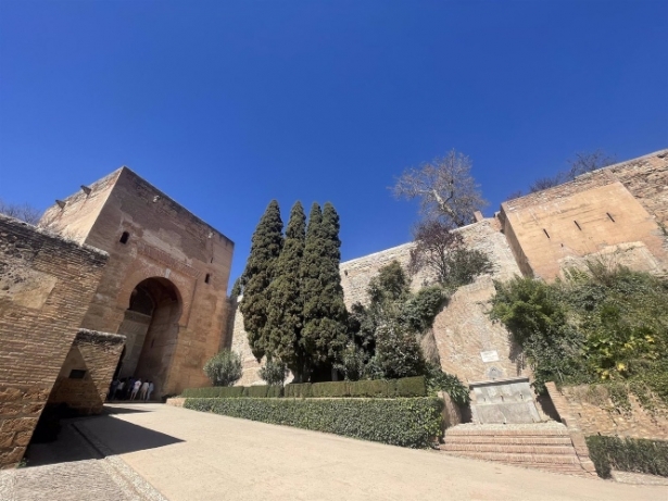 Finaliza la rehabilitación de la muralla entre la Puerta de la Justicia y la Torre de Barba de la Alhambra (PATRONATO DE LA ALHAMBRA)