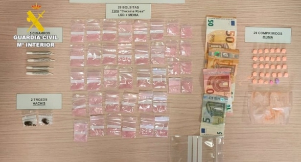 Droga incautada en La Zubia (GUARDIA CIVIL) 