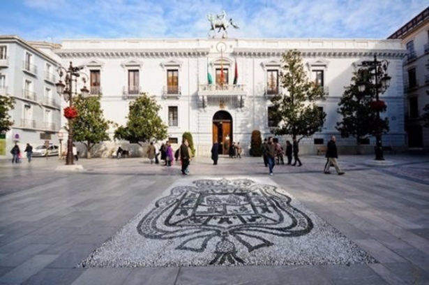 Imagen del Ayuntamiento de Granada, en la Plaza del Carmen, en imagen de archivo (AYUNTAMIENTO) 