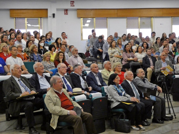 Participantes en el evento académico (FUNDACIÓN AVE MARÍA)