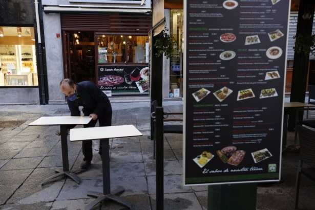 Negocio de hostelería en el centro de Granada, en imagen de archivo (ÁLEX CÁMARA / EUROPA PRESS)