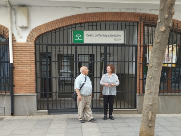 Imagen de la visita al centro de Participación Activa (IU)