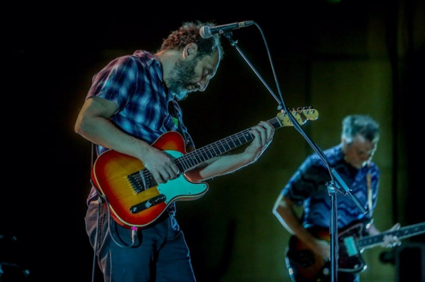 El cantante del grupo indie Los Planetas, Jota, durante un concierto (RICARDO RUBIO - EUROPA PRESS)