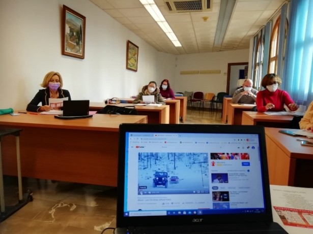 clase en el  Centro de Educación Permanente Ginés de los Ríos de Monachil (AYTO. MONACHIL)