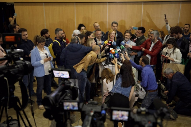 La alcaldesa de Maracena, Berta Linares, atendiendo a los medios tras levantarse el secreto de sumario por el caso del secuestro de la concejal socialista de Maracena Vanessa Romero (ÁLEX CÁMARA - EUROPA PRESS)