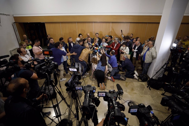 La alcaldesa de Maracena, Berta Linares, atendiendo a los medios tras levantarse el secreto de sumario (ÁLEX CÁMARA / EUROPA PRESS) La alcaldesa de Maracena, Berta Linares, atendiendo a los medios tras levantarse el secreto de sumario (ÁLEX CÁMARA / EUROPA PRESS)