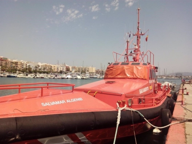 na embarcación de Salvamento Marítimo atracada en su base de Garrucha (Almería), en imagen de archivo (SALVAMENTO MARÍTIMO)