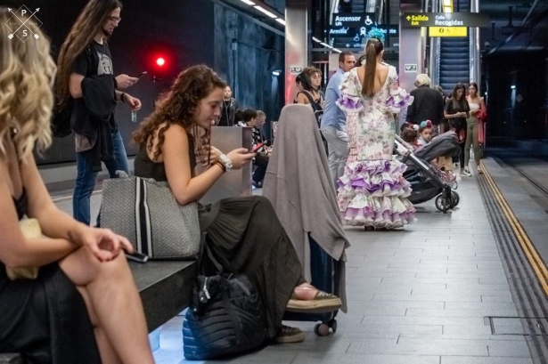 Usuarios esperando el metro (JUNTA)