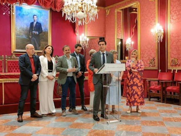 Francisco Cuenca ha atendido este viernes a los medios con su equipo en el Ayuntamiento de Granada (EUROPA PRESS)