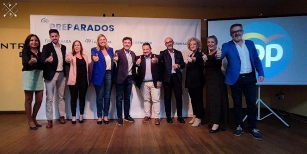 Julio Pérez, quinto por la derecha en la imagen de archivo, en un acto del PP como candidato a la Alcaldía de Maracena (PP DE GRANADA)
