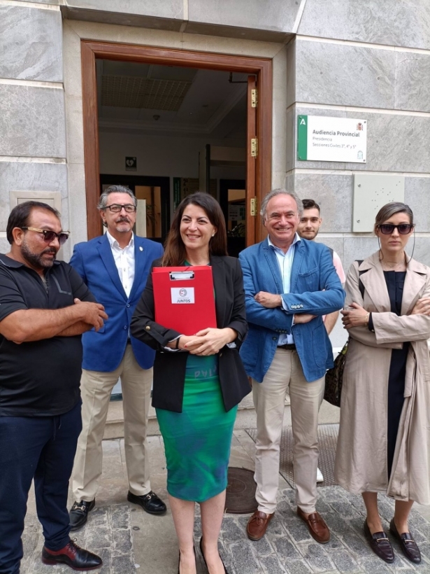 Macarena Olona antes de registrar la candidatura de Caminando Juntos al Congreso y al Senado por Granada.(EUROPA PRESS)