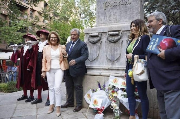 Representación de Juntos por Granada, con César Girón el cuarto por la izquierda en la imagen de archivo, en el pasado Día de la Mariana (JUNTOS POR GRANADA)