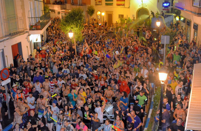 Carrera del Agua para festejar la Noche de San Juan, en imagen de archivo (AYUNTAMIENTO DE LANJARÓN) Carrera del Agua para festejar la Noche de San Juan, en imagen de archivo (AYUNTAMIENTO DE LANJARÓN)
