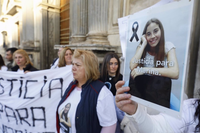 Familiares y amigas de Marina antes del juicio en Granada contra la acusada de matar a la joven Marina (ÁLEX CÁMARA - EUROPA PRESS) Familiares y amigas de Marina antes del juicio en Granada contra la acusada de matar a la joven Marina (ÁLEX CÁMARA - EUROPA PRESS)