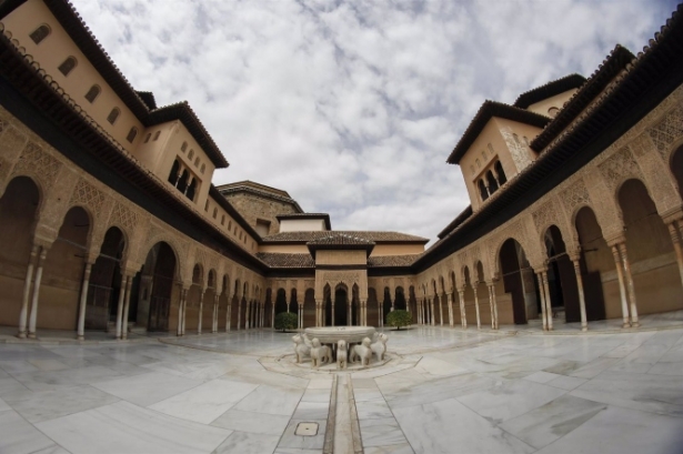 Patio de los Leones de la Alhambra (ÁLEX CÁMARA / EUROPA PRESS)