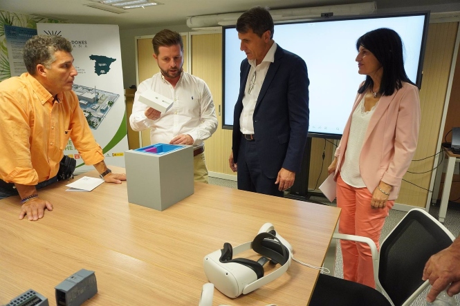 Visita de Pedro Fernández a las oficinas del proyecto del acelerador de partículas (DELEGACIÓN DEL GOBIERNO EN ANDALUCÍA) Visita de Pedro Fernández a las oficinas del proyecto del acelerador de partículas (DELEGACIÓN DEL GOBIERNO EN ANDALUCÍA)
