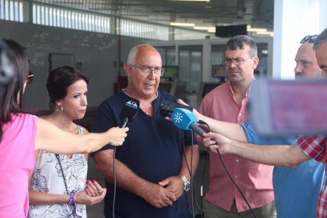 La coordinadora de Podemos Andalucía y número uno de Sumar por la provincia de Granada, Martina Velarde, ha visitado este viernes la Lonja de Motril (SUMAR) La coordinadora de Podemos Andalucía y número uno de Sumar por la provincia de Granada, Martina Velarde, ha visitado este viernes la Lonja de Motril (SUMAR)