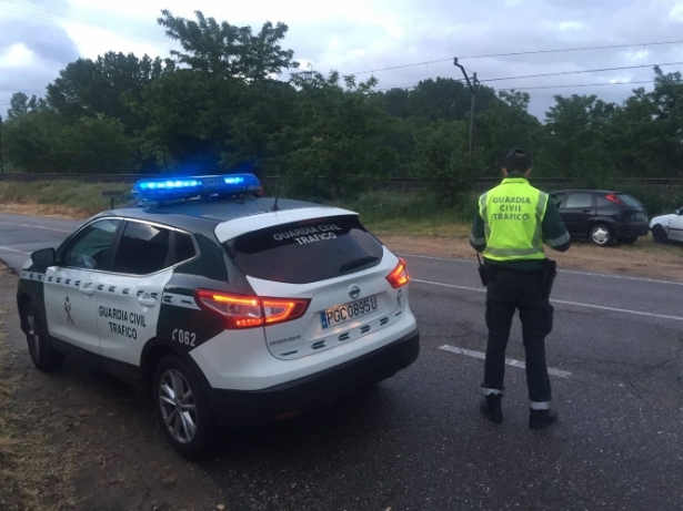 Imagen de un vehículo de la Gaurdia Civil en un control de Tráfico (GUARDIA CIVIL)