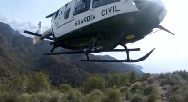 Helicóptero de la Guardia Civil durante el rescate de un senderista en una imagen de archivo (GUARDIA CIVIL)