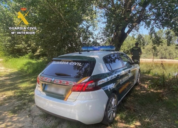 Coche y agente de Guardia Civil, en imagen de archivo (GUARDIA CIVIL )