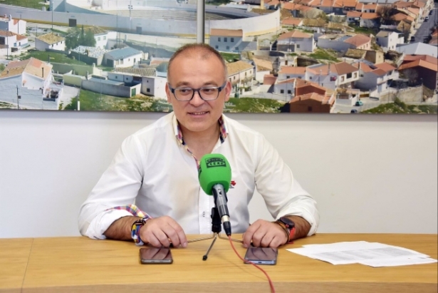 El alcalde de Baza, Pedro J. Ramos, en rueda de prensa (AYUNTAMIENTO) 