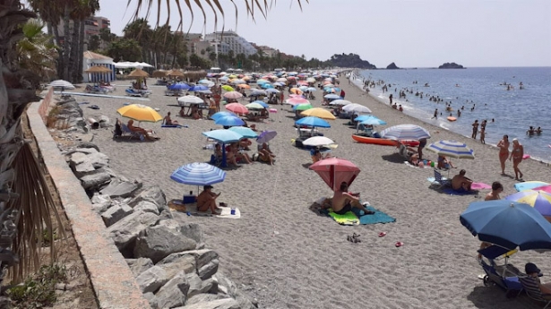 Playas de Calabajío, El Pozuelo y la zona oeste de San Cristóbal de Almuñécar, en imagen de archivo (AYUNTAMIENTO DE ALMUÑÉCAR)