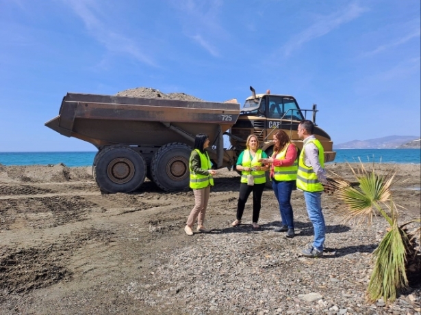 Trabajos en la playa de Melicena, en imagen de archivo (SUBDELEGACIÓN DEL GOBIERNO) 