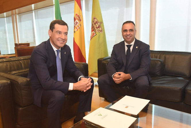 El presidente de la Junta, Juanma Moreno, y el presidente de la Diputación de Granada, Francisco Rodríguez (DIPUTACIÓN DE GRANADA) El presidente de la Junta, Juanma Moreno, y el presidente de la Diputación de Granada, Francisco Rodríguez (DIPUTACIÓN DE GRANADA)