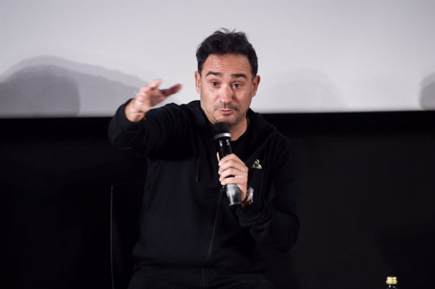 El director de cine Juan Antonio Bayona interviene tras conocer que su película La sociedad de la nieve es la seleccionada para representar a España en los Oscar (GUSTAVO VALIENTE/ EUROPA PRESS)