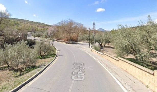 Carretera GR-3422 a su paso por Calicasas, en la provincia de Granada (EMERGENCIAS 112) 