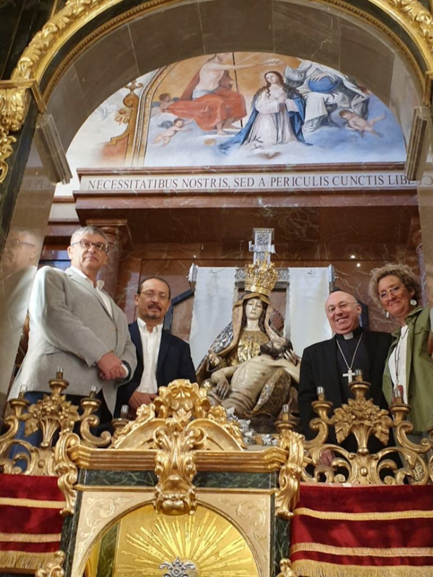 Imagen de la visita al camarín de la Virgen de las Angustias (JUNTA)