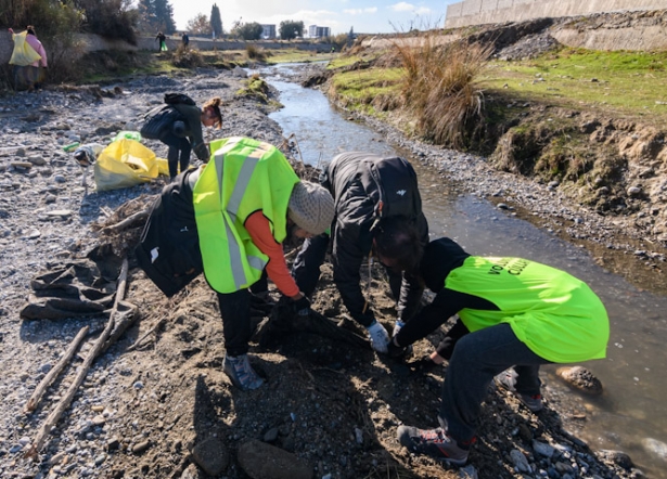 Jornada de limpieza anterior en el Río Dílar (AYTO. CÚLLAR VEGA)