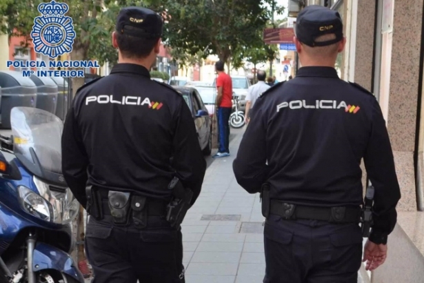 Agentes de la Policía Nacional )POLICÍA NACIONAL)