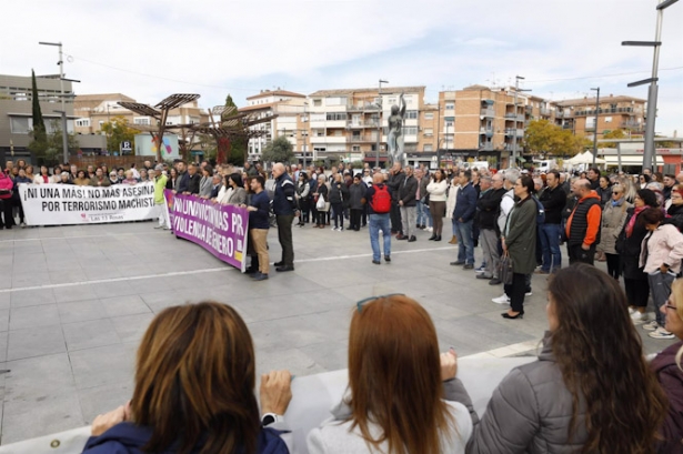 Concentración silenciosa en Armilla (Granada) en repulsa por la última agresión machista (ÁLEX CÁMARA-EUROPA PRESS)