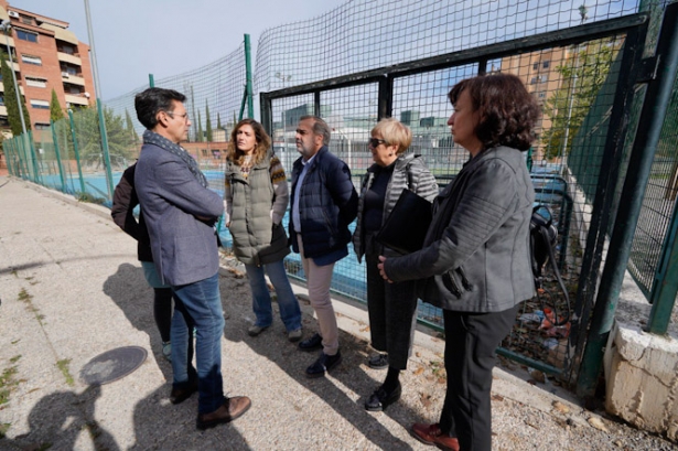 Imagen de la visita al colegio (PSOE)