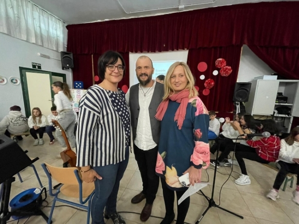 La delegada de Desarrollo Educativo y FP ha visitado el CEIP Ciudad de Baza (JUNTA)