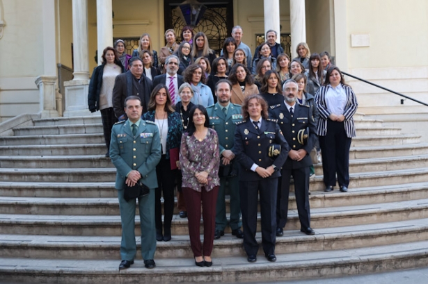 Foto de familia tras el acto (SUBDELEGACIÓN)