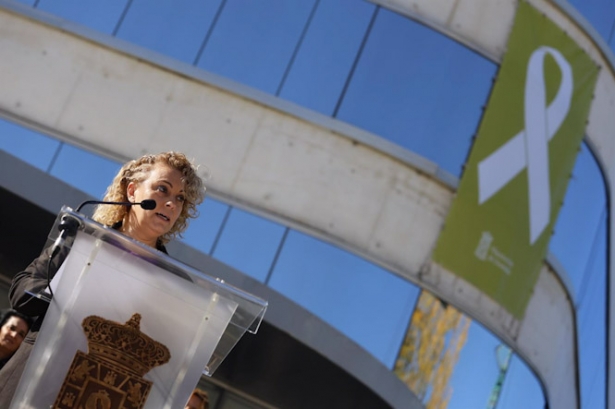 Raquel Orantes lee el manifiesto por el 25N en la Diputación de Granada (ÁLEX CÁMARA/EUROPA PRESS)