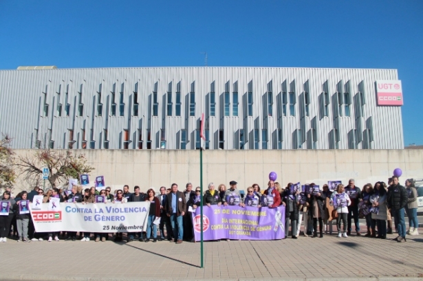 Concentración de los sindicatos por el 25N (CCOO)