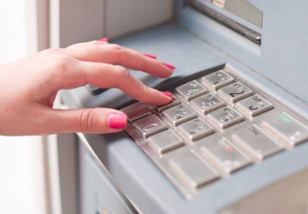Imagen de archivo de un cajero automático de una entidad bancaria (FACUA ANDALUCÍA)